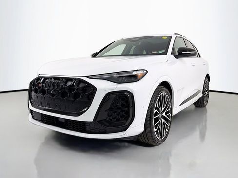 Certified 2025 Audi SQ5 Premium Plus image 3