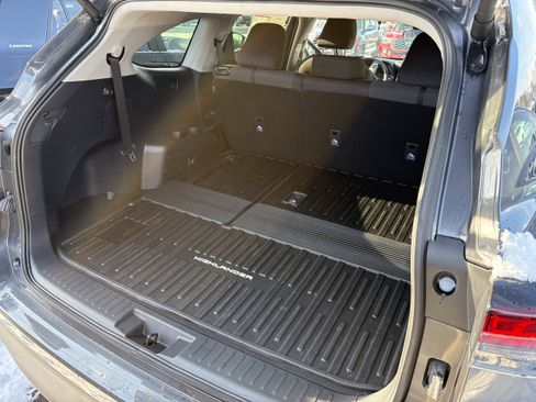 Certified 2025 Toyota Highlander LE image 8