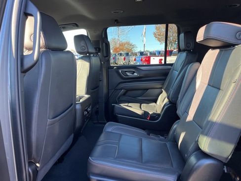 Used 2022 Chevrolet Suburban RST w/ Luxury Package image 12