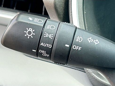 Used 2024 Toyota Highlander XLE FWD image 34