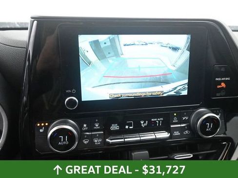 Used 2023 Toyota Highlander XLE FWD image 37