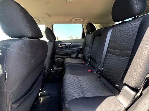 Used 2018 Nissan Rogue SV image 30