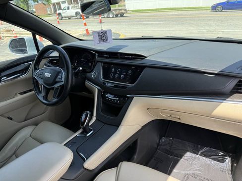 Used 2017 Cadillac XT5 FWD image 10