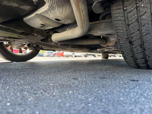 Used 2019 Chrysler Pacifica Limited w/ Tire & Wheel Group FWD image 56