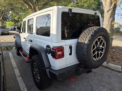 Used 2024 Jeep Wrangler Unlimited Rubicon AWD/4WD image 3