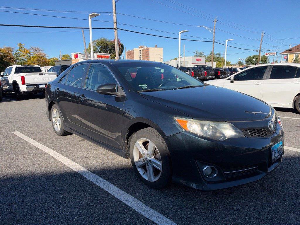 Used 2013 Toyota Camry SE FWD image 1