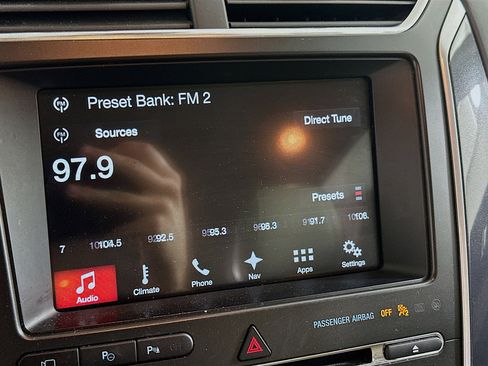 Used 2017 Ford Explorer Platinum image 21