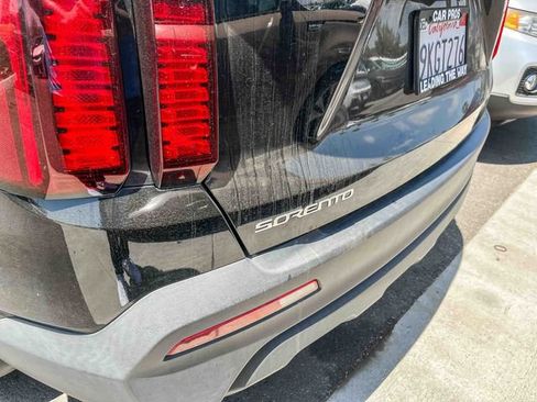 Certified 2023 Kia Sorento LX FWD image 12