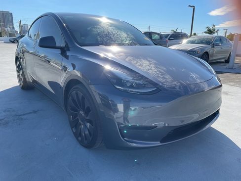 Used 2023 Tesla Model Y Performance image 3