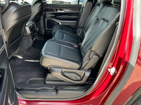 Used 2023 Jeep Wagoneer L Series II image 21