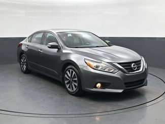 Used 2017 Nissan Altima 2.5 SV w/ Convenience Package FWD video 2