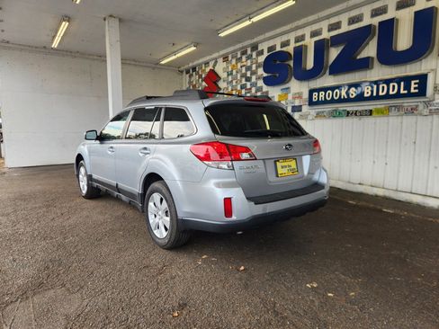 Used 2013 Subaru Outback 3.6R Limited image 9