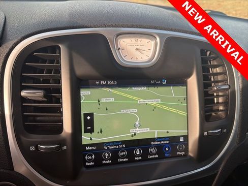 Used 2019 Chrysler 300 Limited image 12