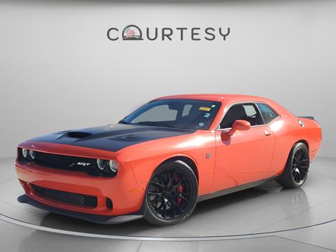 Used 2016 Dodge Challenger SRT Hellcat image 1