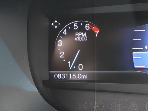 Used 2017 Ford Edge Titanium w/ Equipment Group 301A FWD image 2