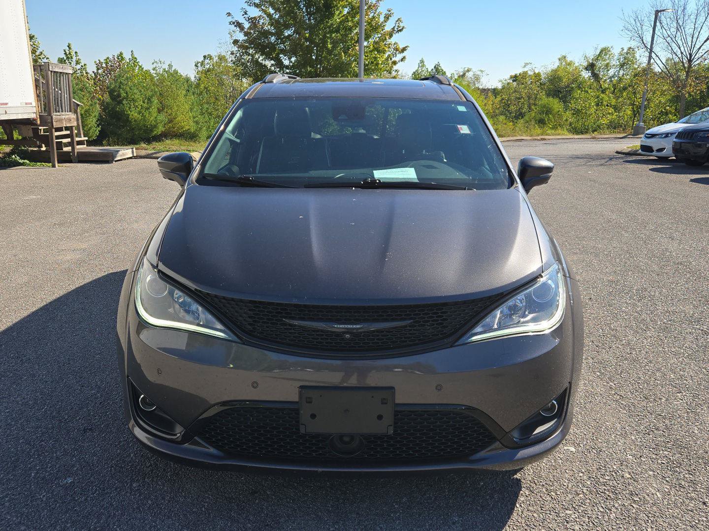 Used 2020 Chrysler Pacifica Limited w/ Advanced Safetytec Group FWD image 2