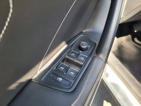 Used 2023 Volkswagen Tiguan SE AWD/4WD image 27