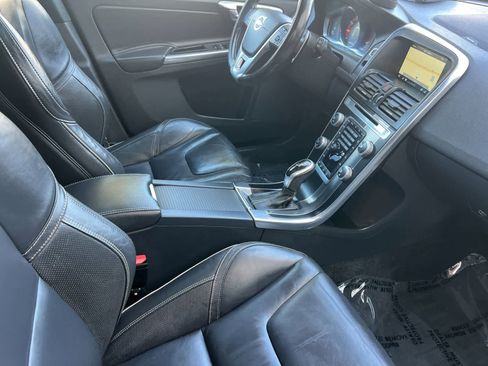 Used 2017 Volvo XC60 T6 R-Design w/ Climate Package image 17