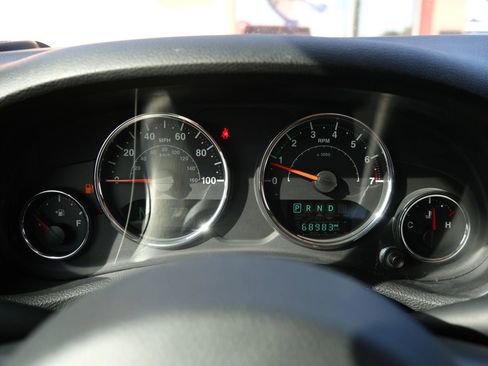 Used 2016 Jeep Wrangler Unlimited Sahara w/ Connectivity Group image 43