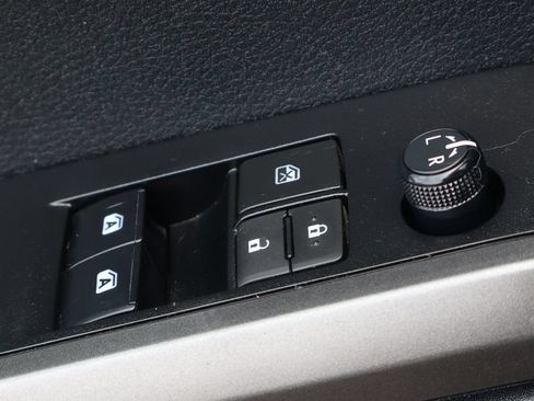Used 2020 Toyota Tacoma TRD Sport AWD/4WD image 19
