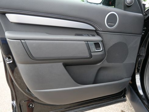 Used 2025 Land Rover Discovery Dynamic SE AWD/4WD image 13