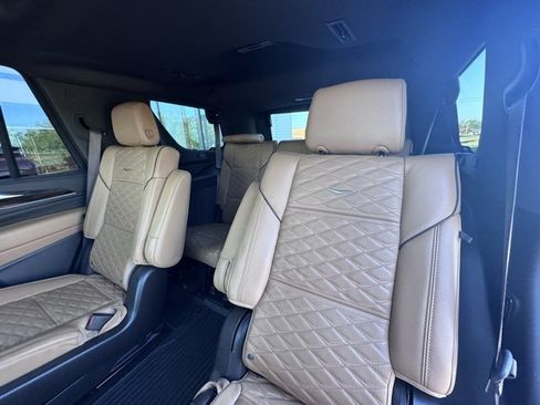 Used 2023 Cadillac Escalade Sport w/ LPO, ONYX Package image 14