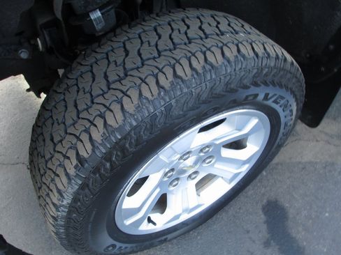 Used 2018 Chevrolet Silverado 1500 LT w/ All Star Edition image 12