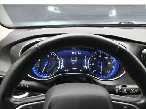 Used 2021 Chrysler Pacifica Touring-L image 51