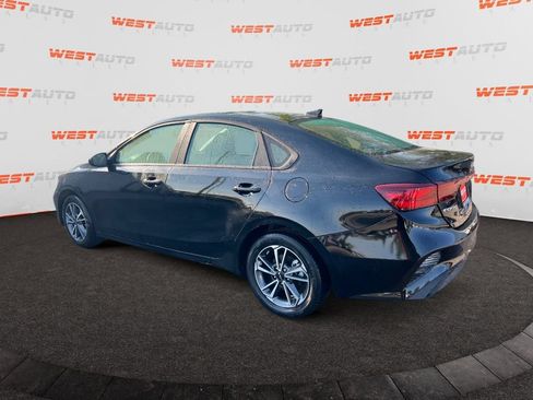 Used 2022 Kia Forte LXS FWD image 3