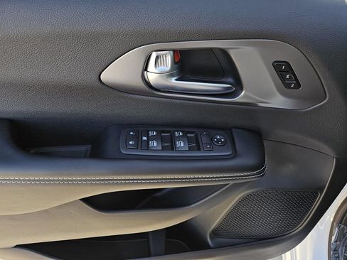 New 2026 Chrysler Pacifica Select FWD image 13