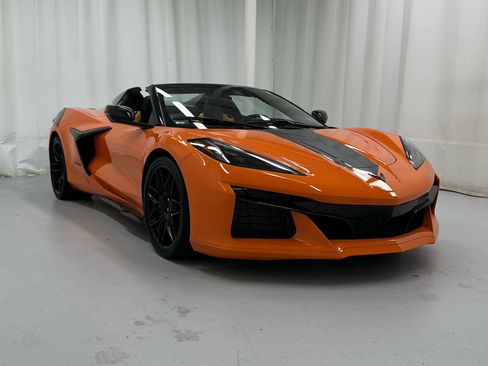 Used 2023 Chevrolet Corvette Z06 RWD image 2