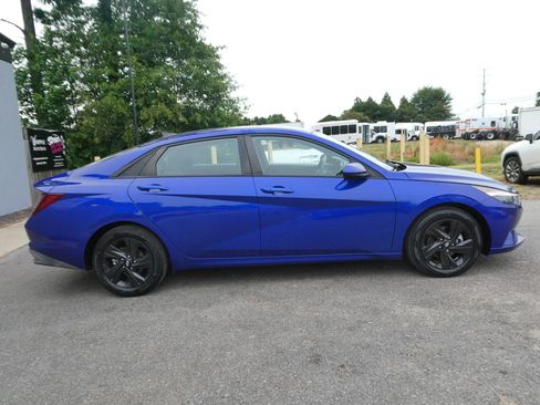 Used 2023 Hyundai Elantra SEL FWD image 4