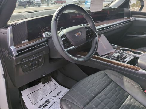Certified 2025 Cadillac Escalade ESV Sport Platinum AWD/4WD image 10