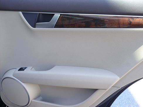 Used 2013 Mercedes-Benz C 250 Luxury image 17