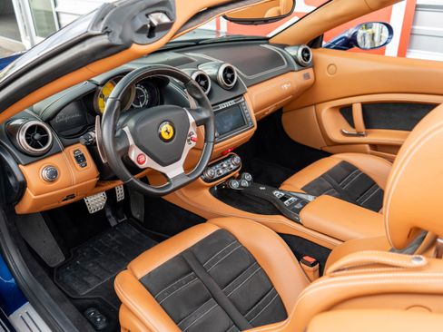 Used 2012 Ferrari California RWD image 10