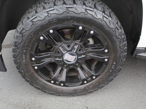 Used 2018 Chevrolet Tahoe LT AWD/4WD image 12