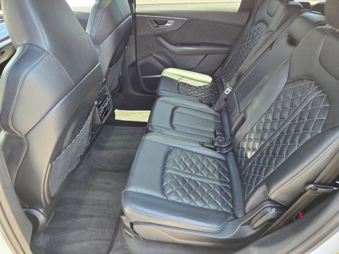 Used 2021 Audi SQ7 Premium Plus w/ SQ7 Black Optic Package AWD/4WD image 10
