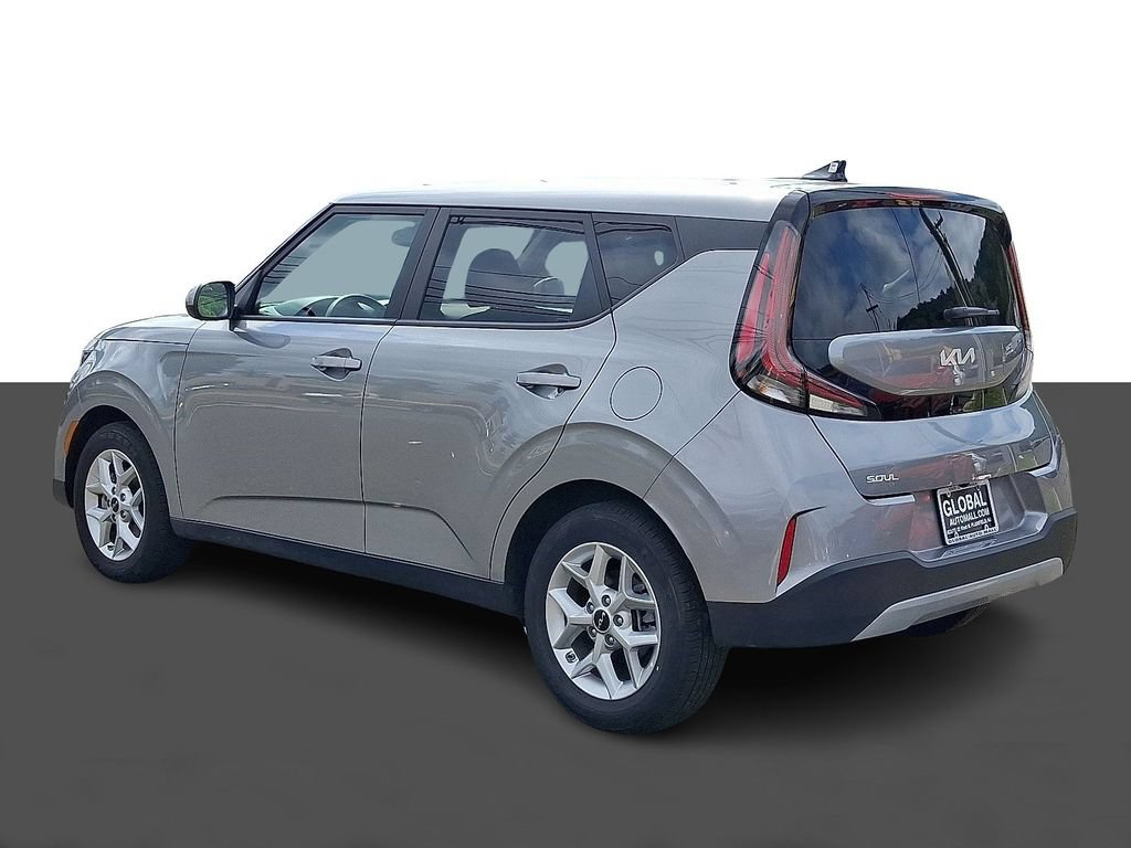 Used 2025 Kia Soul LX w/ LX Technology Package FWD image 5