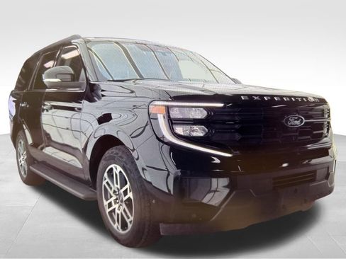 Used 2025 Ford Expedition Active image 2