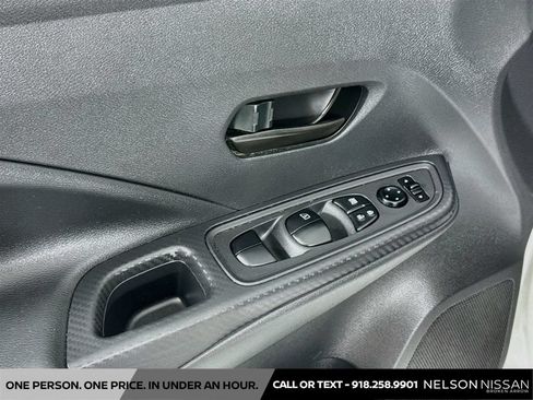 Used 2020 Nissan Versa S FWD image 17