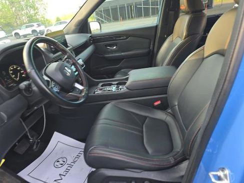 Used 2025 Honda Pilot TrailSport image 9