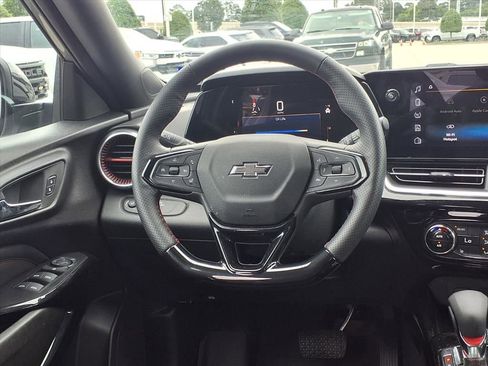 Used 2025 Chevrolet Trax RS w/ Driver Confidence Package FWD image 12