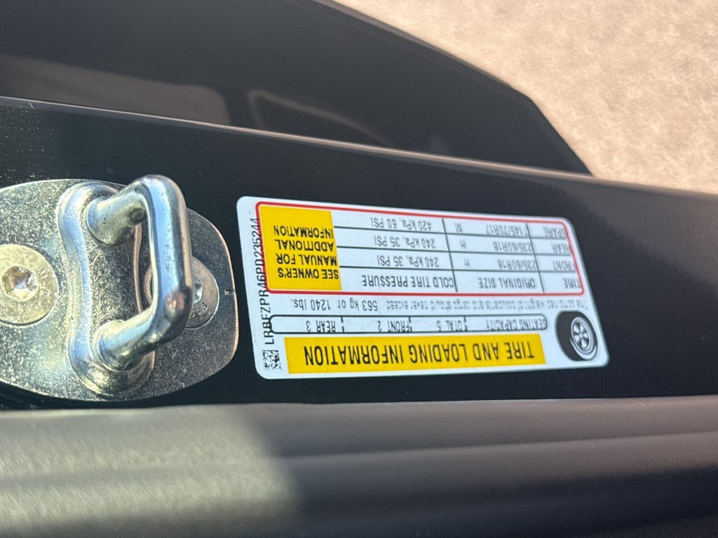 Used 2023 Buick Envision Essence AWD/4WD image 23