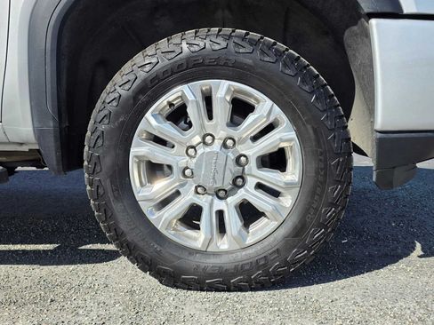 Used 2023 GMC Sierra 2500 Denali AWD/4WD image 9