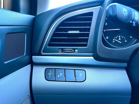 Used 2018 Hyundai Elantra SEL image 34