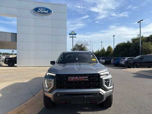 Used 2024 GMC Canyon Elevation w/ Elevation Premium Package RWD image 8