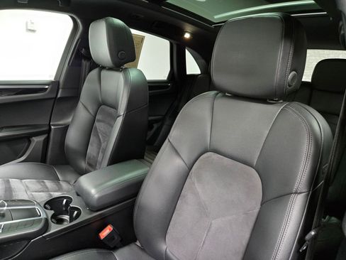 Used 2018 Porsche Macan image 11
