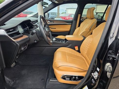 Used 2022 Jeep Grand Cherokee Summit w/ Advanced Protech Group IV AWD/4WD image 18