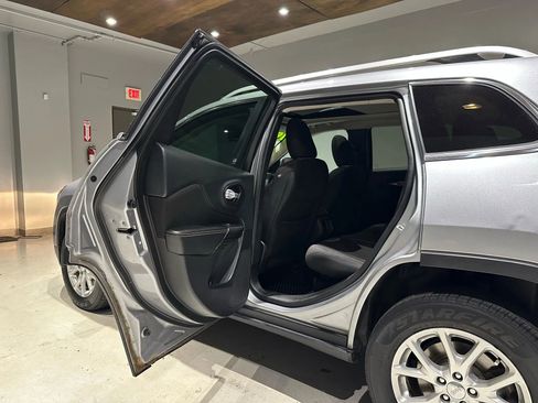 Used 2014 Jeep Cherokee Latitude w/ Comfort/Convenience Group image 21