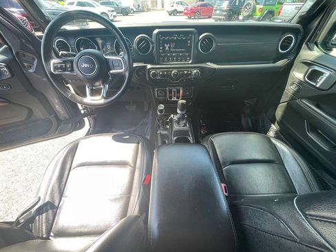 Used 2022 Jeep Wrangler Unlimited Sahara w/ Cold Weather Group AWD/4WD image 3